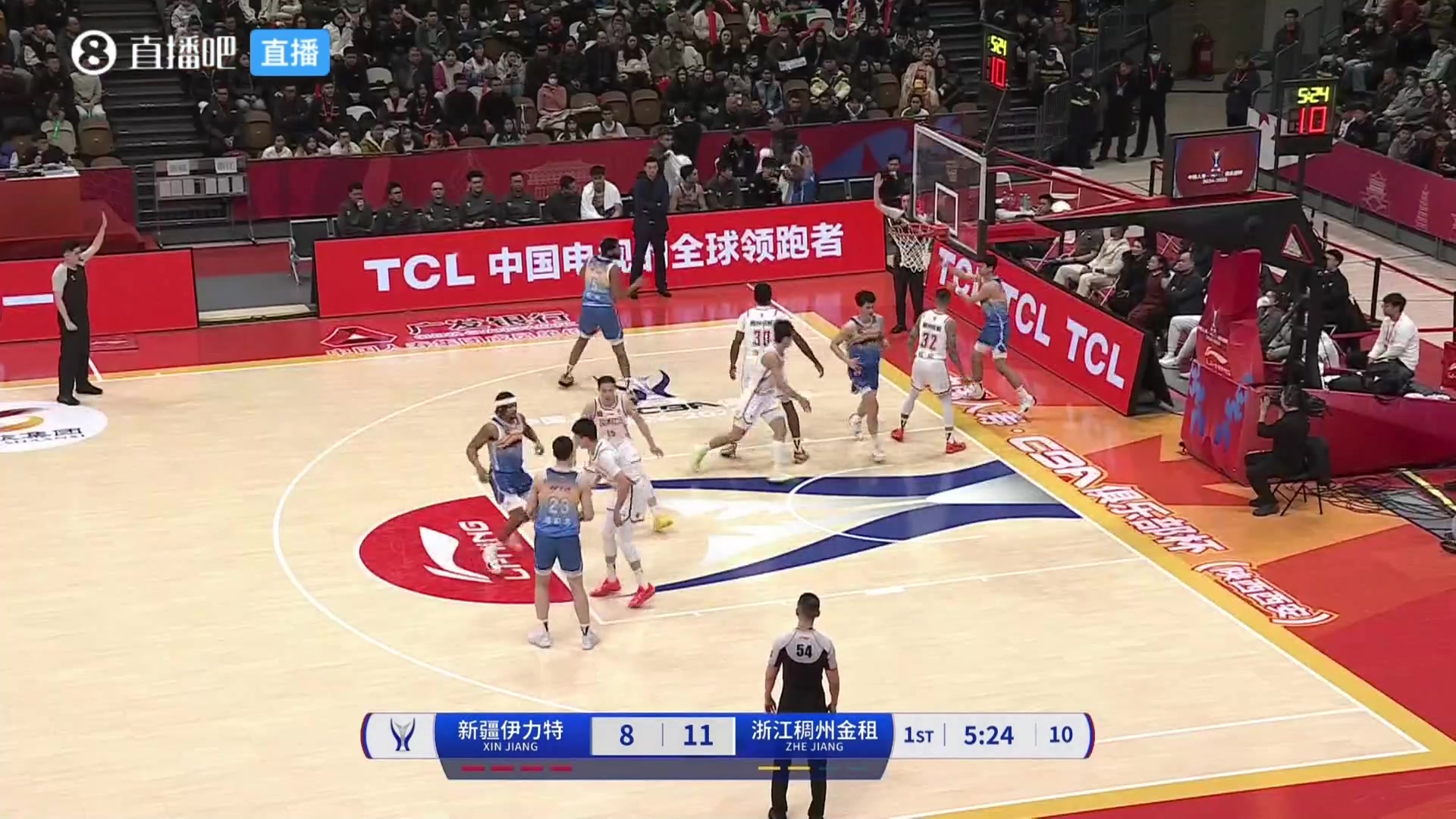 直播吧直播嗷 俱乐部杯8进4现场 外国女孩穿汉服 兵马俑吃肉夹馍