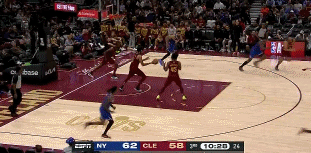 米切尔反击一条龙摇摆上篮！骑士第三节不到2分钟7-2追到差2分！