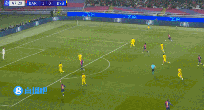 多特蒙德主场球迷狂嘘莱万，不满其首回合对旧主进球后疯狂庆祝